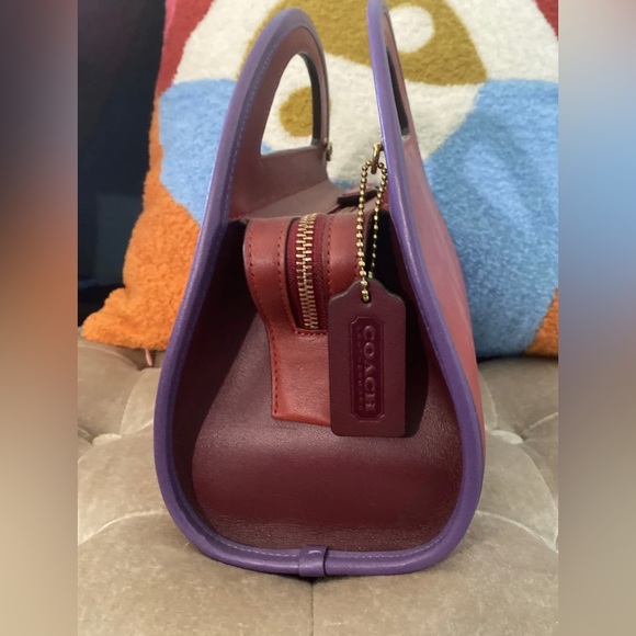 Coach Done Handbag $395 SOLD OUT - Picture 4 of 9